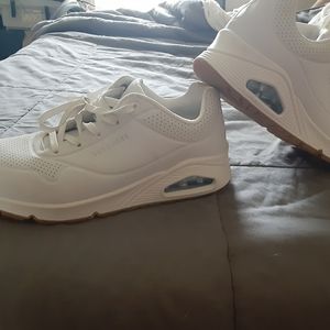 Sketcher tennis shoes